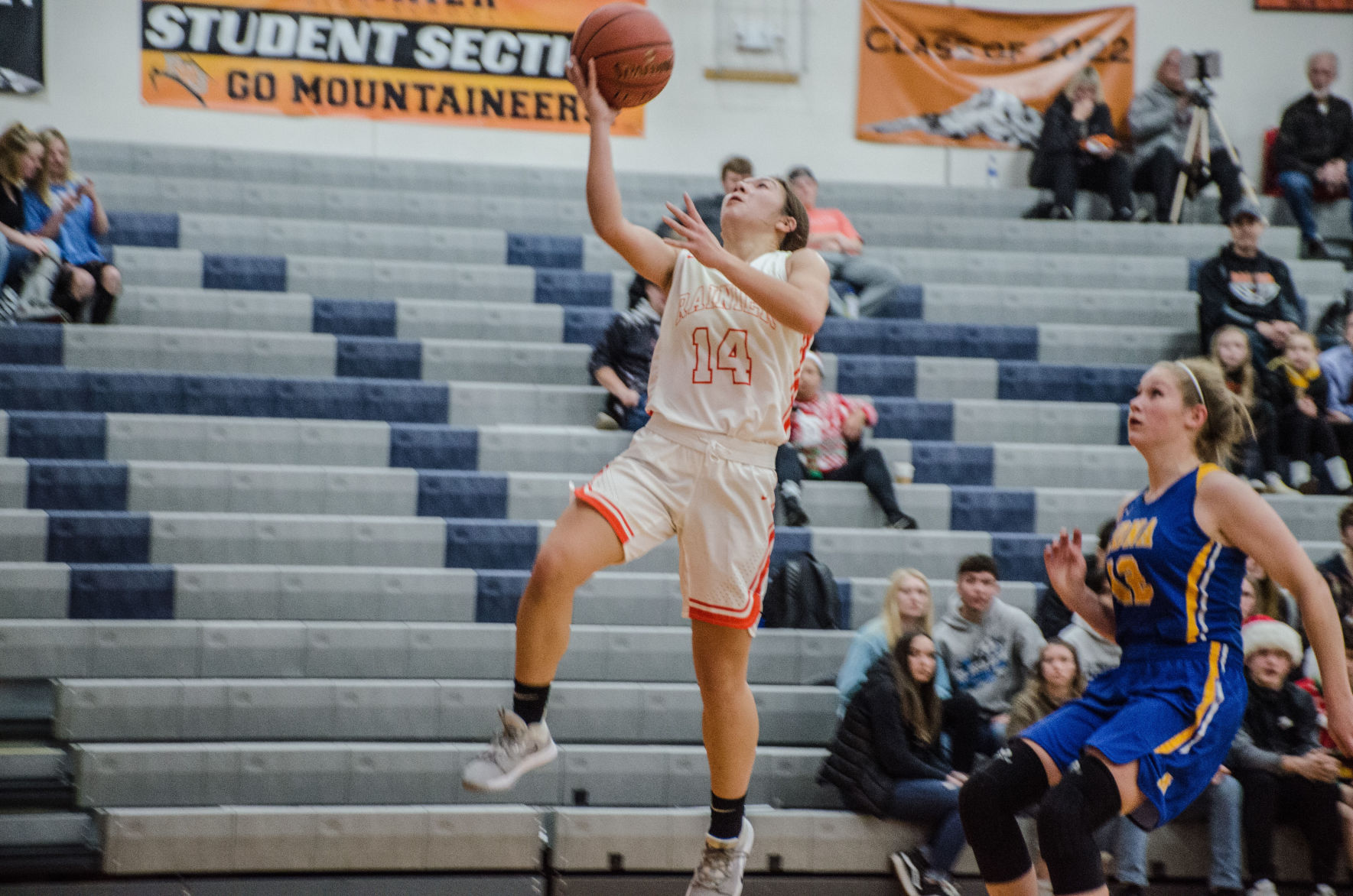 191226.sports.rainiergirlsbasketball.er2.jpg